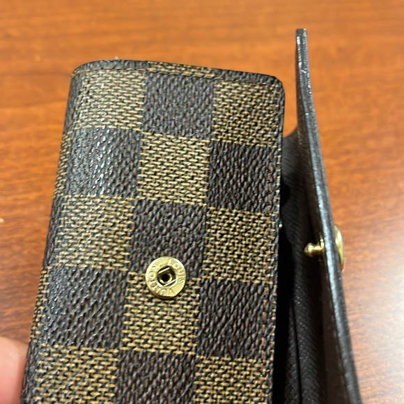 Louis Vuitton Ebene keyholder in excellent condition. - Picture 6 of 7